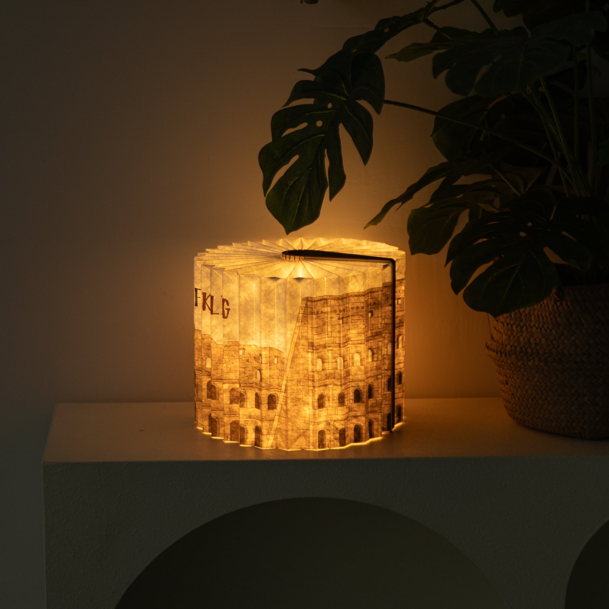 Roman Colosseum 360° Book Lamp